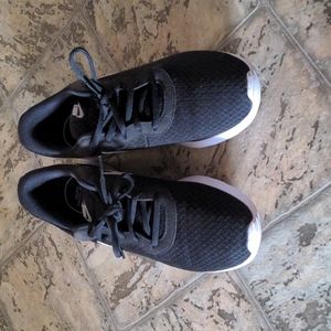 NIKE WOMENS TANJUN SNEAKER - BLACK